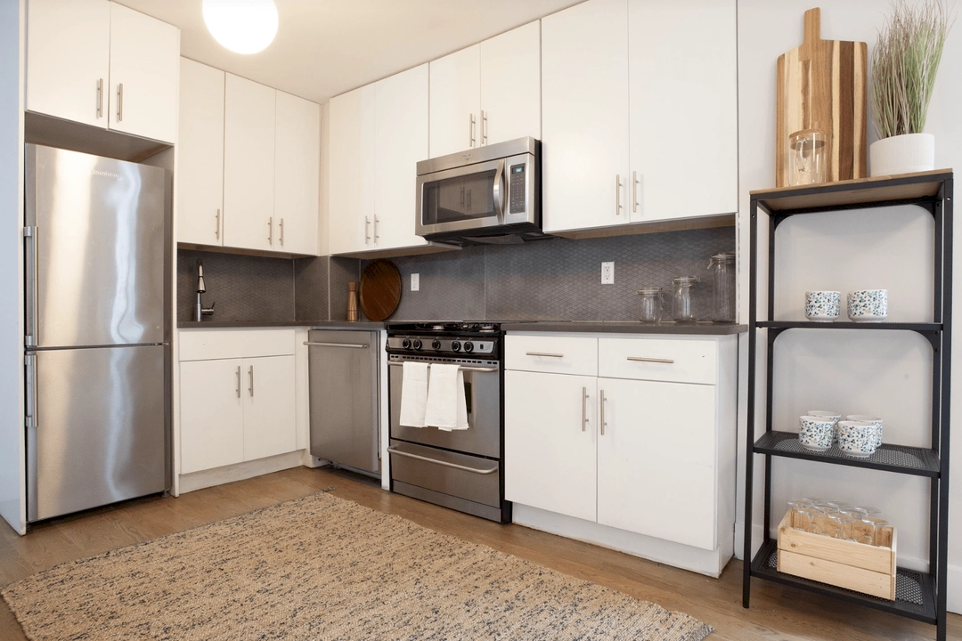 Meserole St #190 - 4