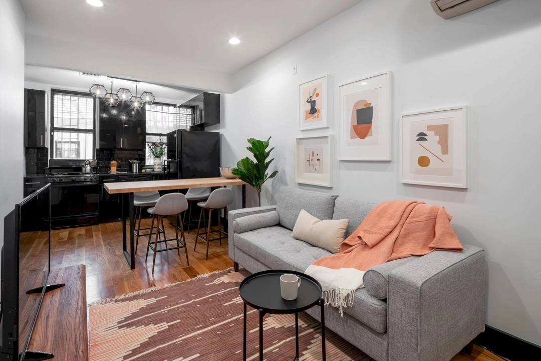 Scholes St #219 - 6