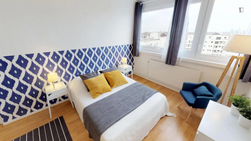 Lovely double ensuite bedroom close to Montebello metro station