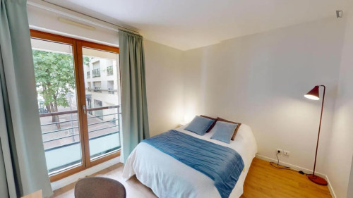 Bright double bedroom in Issy-les-Moulineaux 