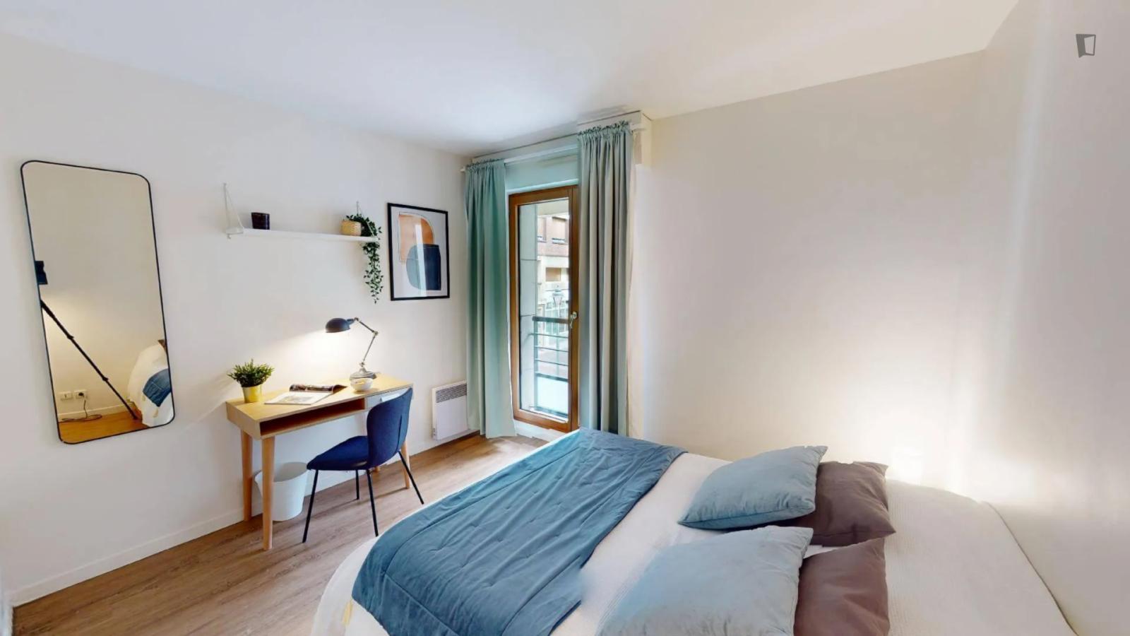 Bright Double Bedroom In Issy-Les-Moulineaux - Bright double bedroom in Issy-les-Moulineaux - Gallery - 1