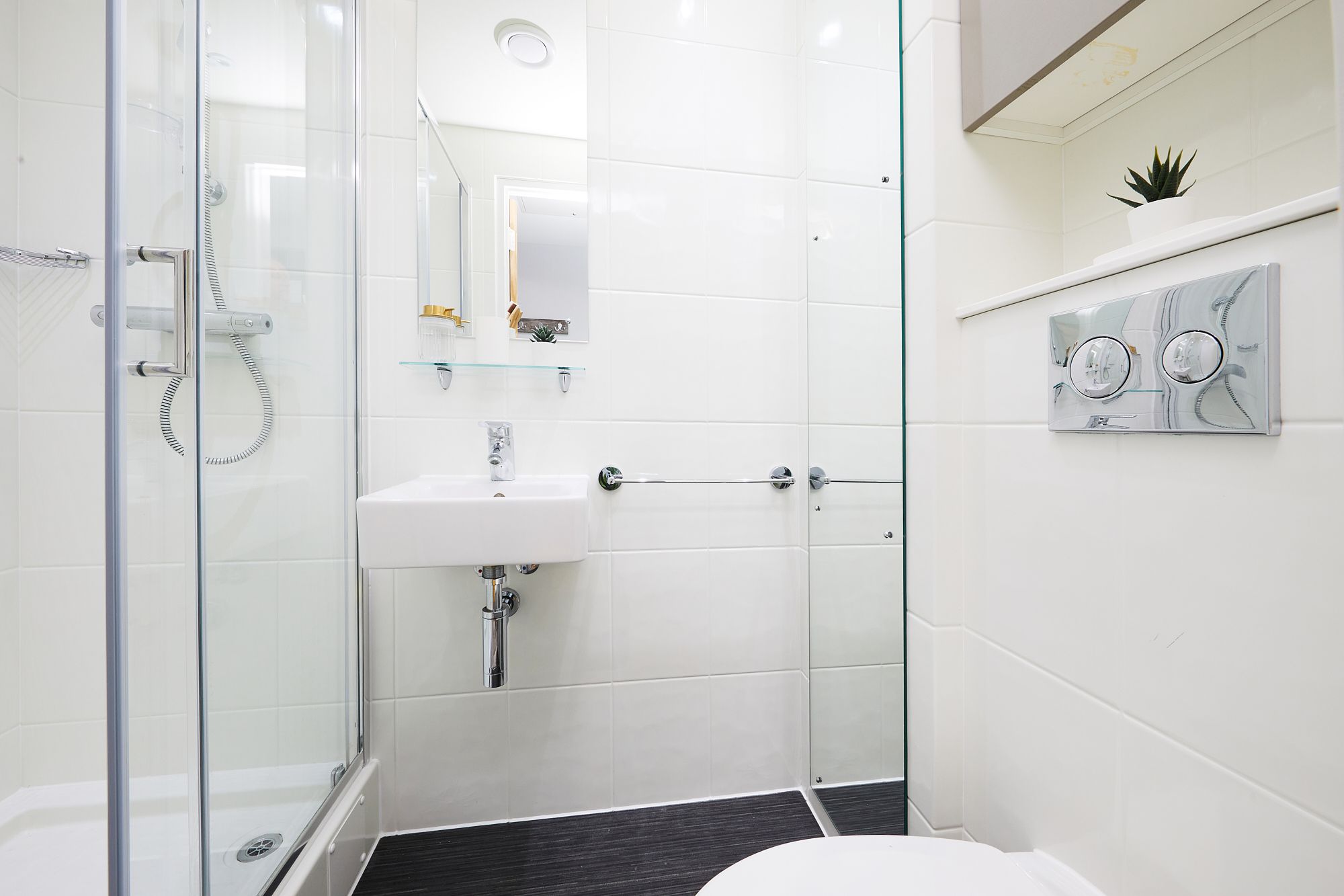 Large Ensuite  -  Crown Place Norwich  - Gallery -  3