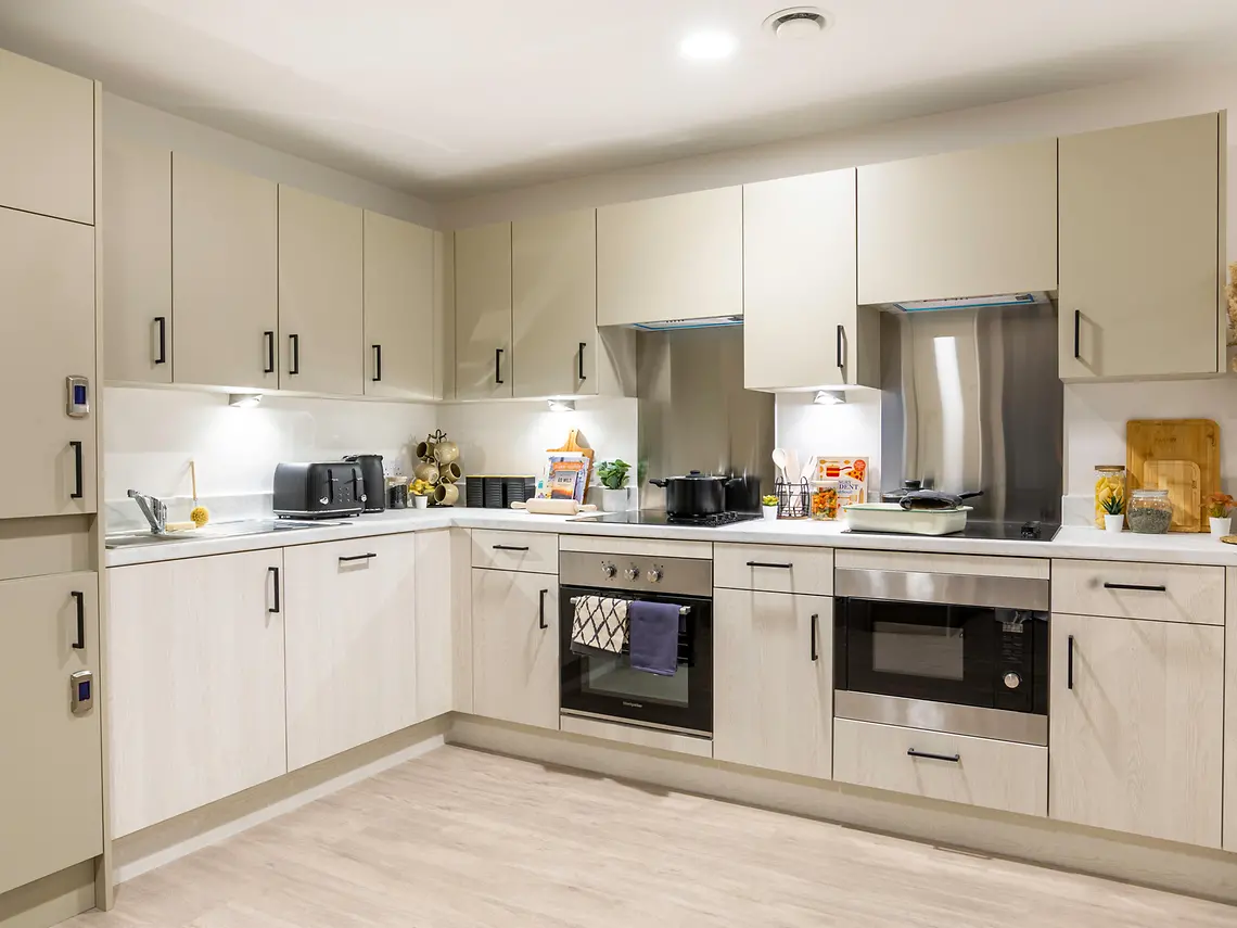 Classic Ensuite - Crown Place - Gallery - 8