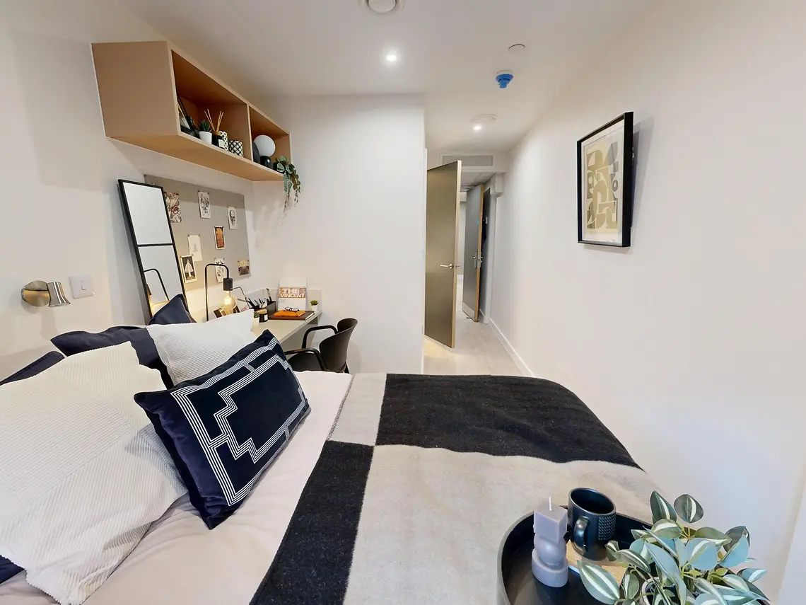 Premium Ensuite - Crown Place - Gallery - 4