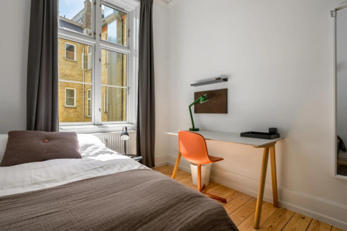 Cool single bedroom in charming shared flat in the city centre