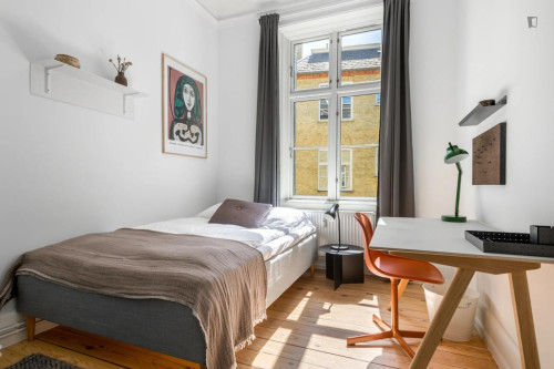 Cool single bedroom in charming shared flat in the city centre