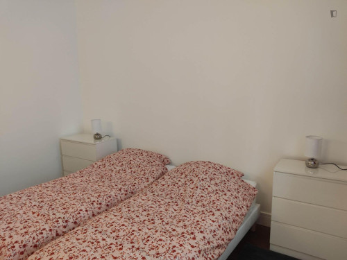 Cozy 1 Bedroom Apartment close to Pont de Neuilly Metro