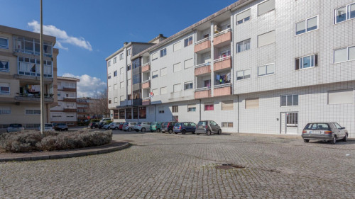 Comfy twin bedroom in 3-room apartment near ISMAI