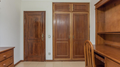 Cosy twin bedroom in 3-room apartment in Maia