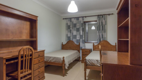 Cosy twin bedroom in 3-room apartment in Maia
