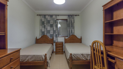 Cosy twin bedroom in 3-room apartment in Maia