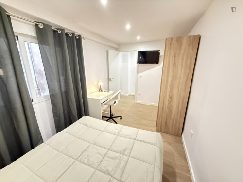 Comfortable double bedroom close to the city center