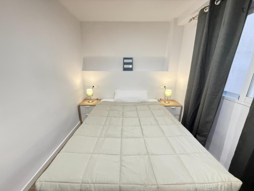 Comfortable double bedroom close to the city center