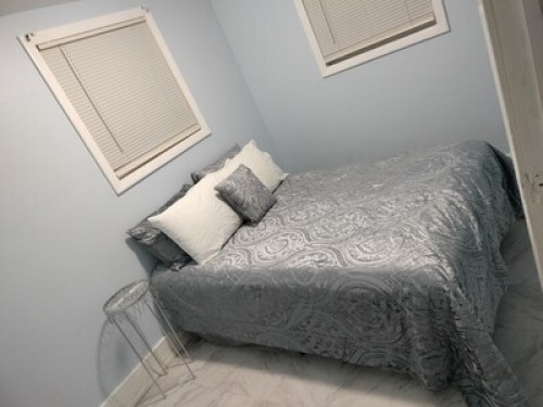 Cozy lil Cottage 6 min from the Bea