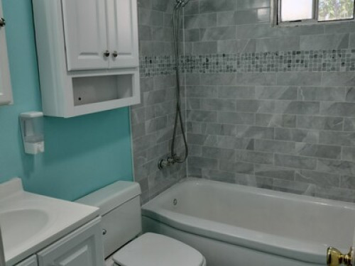 Cozy lil Cottage 6 min from the Bea