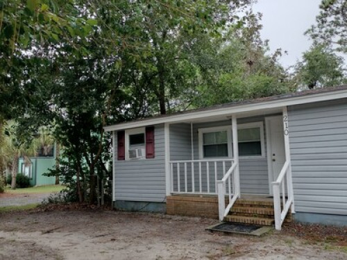 Cozy lil Cottage 6 min from the Bea