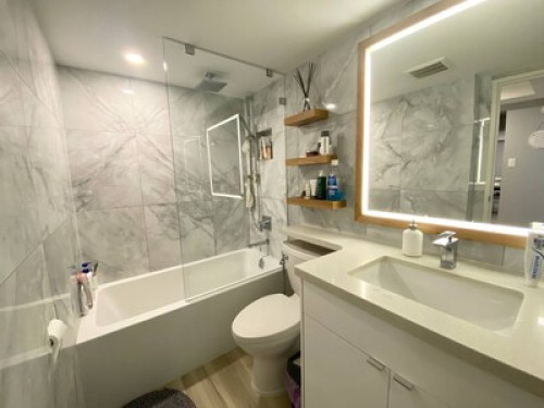 Room for rent in North Vancouver 