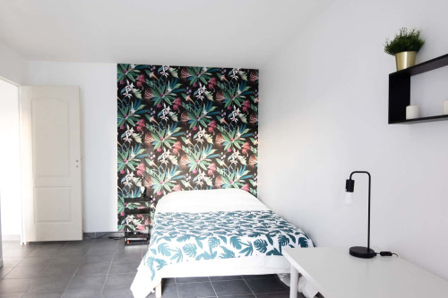 Large bright room 18m²