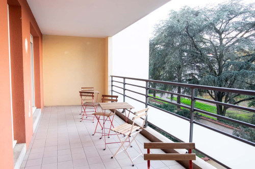 Large bright room 18m²