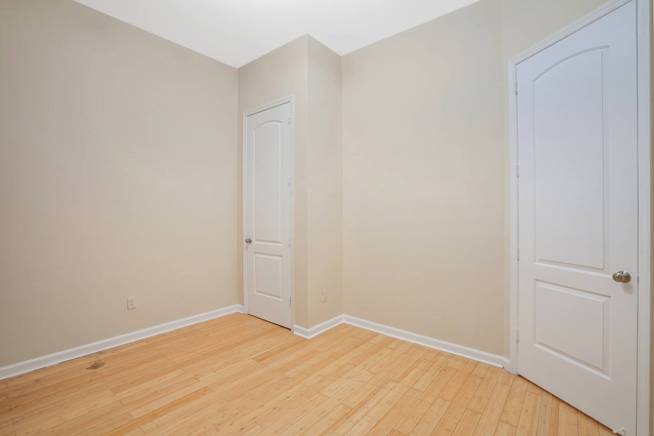  #711: West Harlem - Queen Bedroom B  -  #711: West Harlem  - Gallery -  11