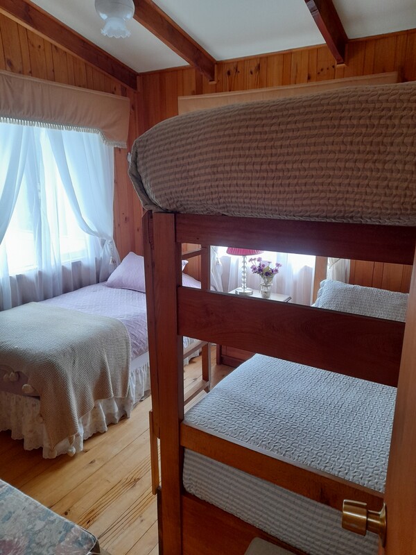 Beautiful Room For 3 People In Bahía Huelmo(Single Bed) - 1