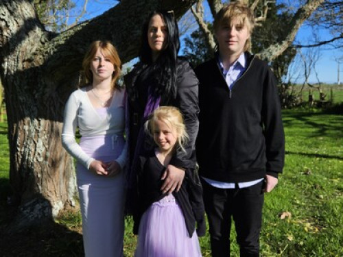 Peaceful Rural Living – Large Room 