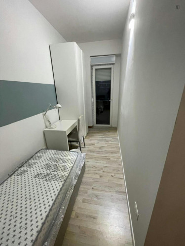 Nice single bedroom with balcony in the heart of Bologna, near the main train station