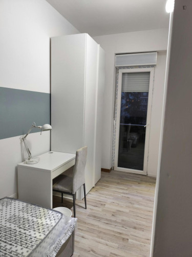 Nice single bedroom with balcony in the heart of Bologna, near the main train station