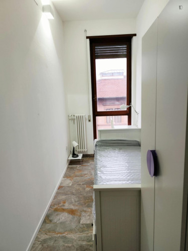 Cozy single bedroom in the heart of Bologna, near the main train station