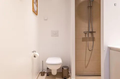 Charming double bedroom with a balcony, in Holmene