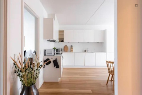 Charming double bedroom with a balcony, in Holmene