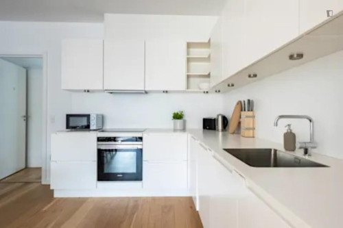 Charming double bedroom with a balcony, in Holmene