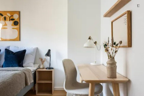 Charming double bedroom with a balcony, in Holmene