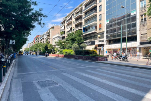 Double bedroom near the Biktṓria metro station