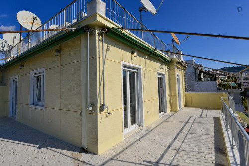 Bright 1 bedroom apartment near Aghios Nikolaos metro station