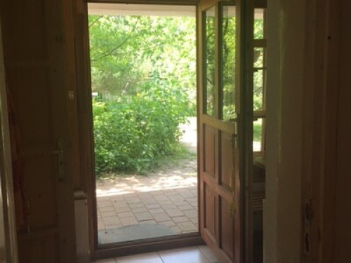 Garden flat, off Budapest