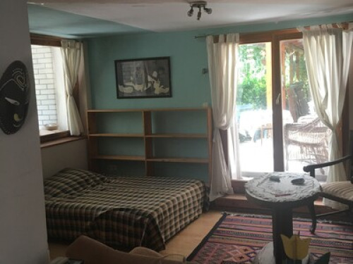 Garden flat, off Budapest