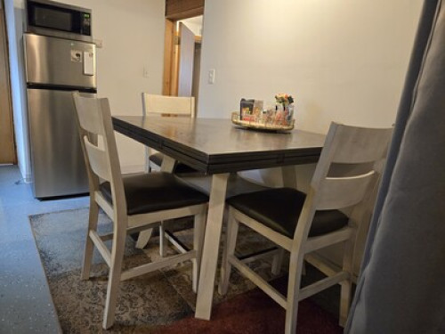 Mission Meadows Basement Apartment - Gallery - 15