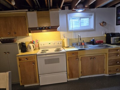 Mission Meadows Basement Apartment - Gallery - 13