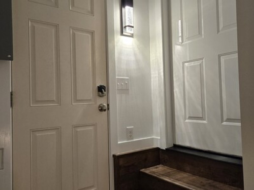 Mission Meadows Basement Apartment - Gallery - 11