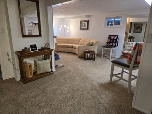 Mission Meadows Basement Apartment - Gallery - 20