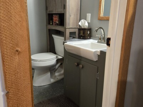 Mission Meadows Basement Apartment - Gallery - 14