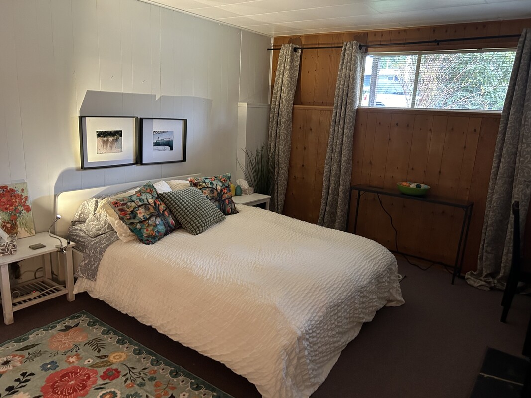  Large Lower Room(Single Bed)  -  Friendly Homestay Rooms!!  - Gallery -  1