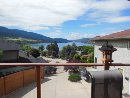 One block from beach gorgeous view