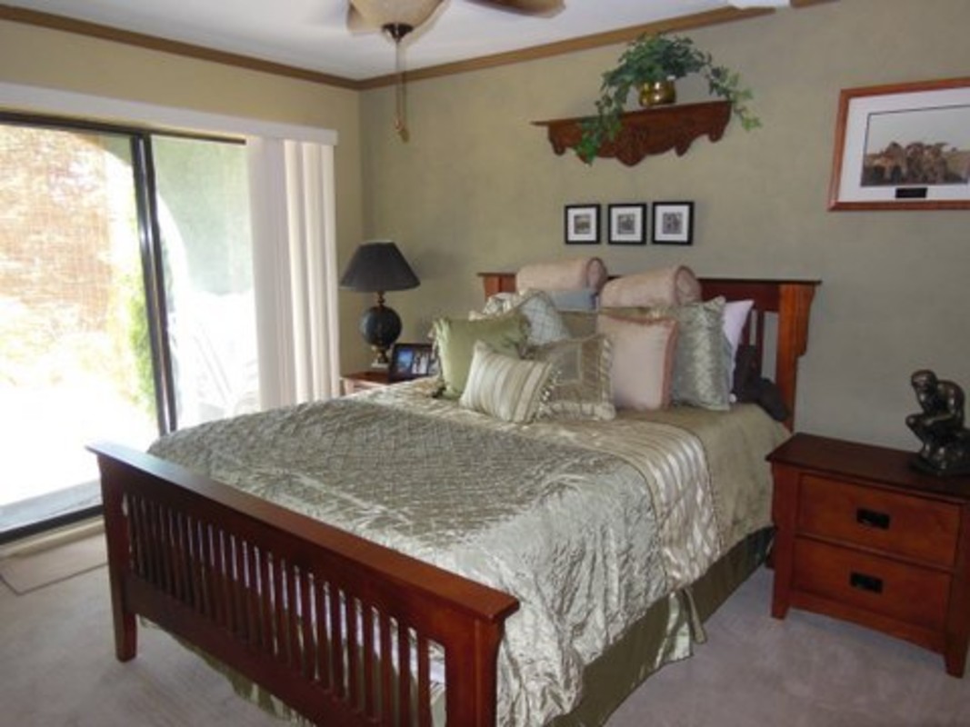  Bedroom View Of Lake(Full Room)  -  One block from beach gorgeous view  - Gallery -  1
