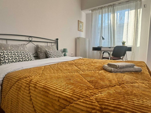 Tempting Double Bedroom close to Biktṓria Metro