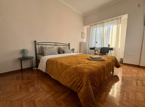 Tempting Double Bedroom close to Biktṓria Metro