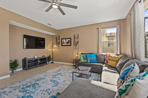 Luxury Coliving Haven with Pool & Tranquil Vibes in Windwood Bay