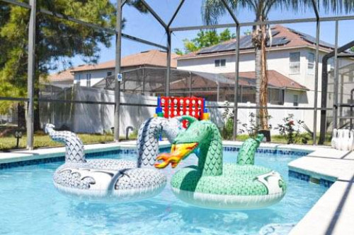 Luxury Coliving Haven with Pool & Tranquil Vibes in Windwood Bay