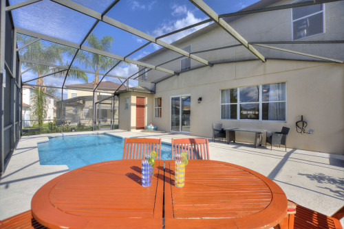 Luxury Coliving Haven with Pool & Tranquil Vibes in Windwood Bay